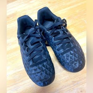 Kids cleats